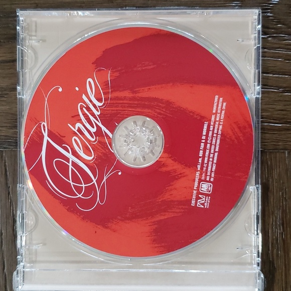 Fergie The Dutchess CD - Picture 3 of 8